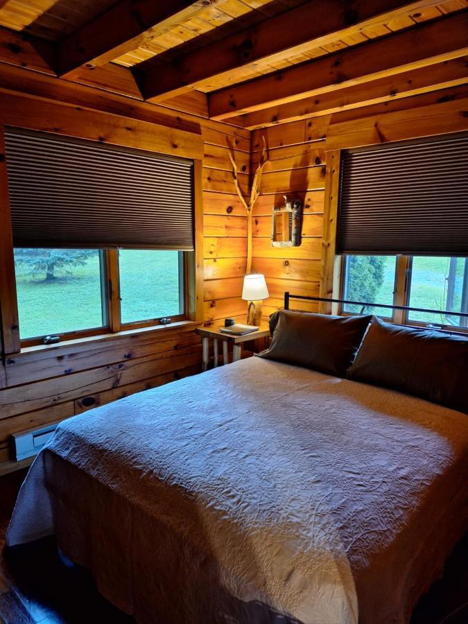 Neshannock Creekside Log Cabin Volant Екстериор снимка